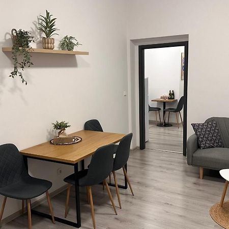 Apartmany Na Trojce Жатец Экстерьер фото